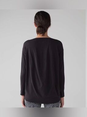 Lululemon Back In Action  Long-Sleeve Shirt Black